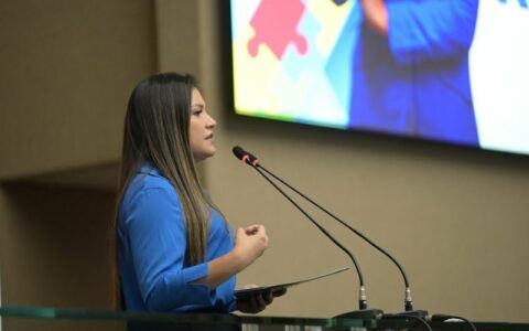 Em meio a polêmicas, Joana Darc é vaiada em Presidente Figueiredo