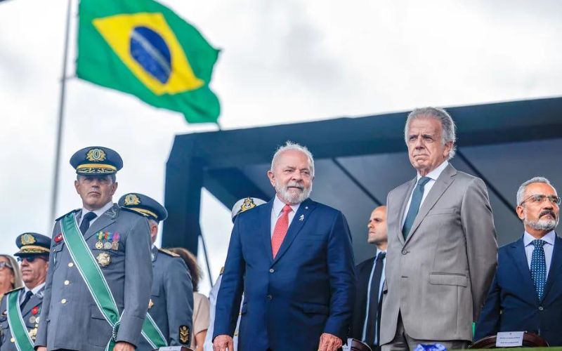 Senadores enviam a Lula proposta que acaba com pensões de filhos de militares