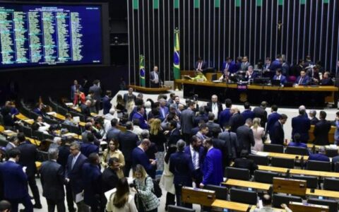 Com amplo apoio texto-base da Reforma Tributária é aprovado com 382 votos