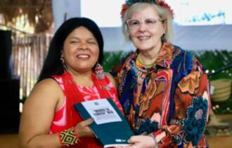 'Momento histórico', diz Rosa Weber ao lançar Constituição em língua indígena