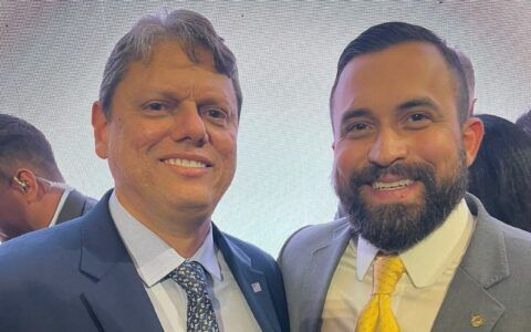 Político que teria atrasado envio de oxigênio a Manaus será homenageado