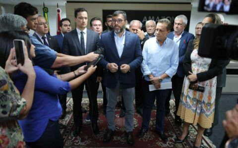 Wilson sanciona lei que permite regularização de dívidas no Amazonas