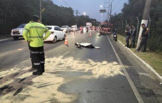 Motociclista morre atropelado após derrapar em pista suja de óleo em Manaus