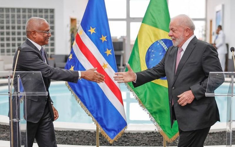 Investimentos na África são uma ‘forma de pagamento’, diz Lula