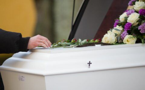 Licitação para serviços fúnebres em Coari é suspensa por irregularidades