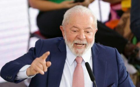 Imóveis da União abandonados devem ir para sem-teto, defende Lula
