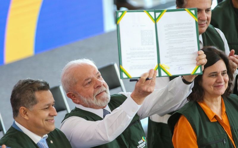 Lei que cria 15 mil novas vagas no Mais Médicos é sancionada por Lula