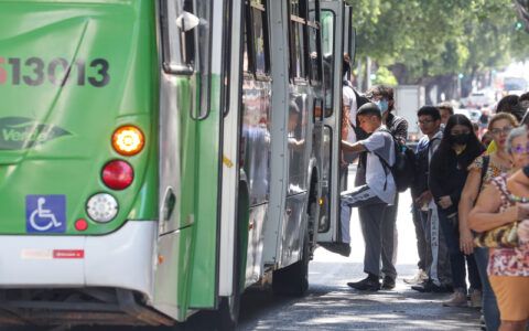 Wilson repassa mais R$ 20 milhões para Passe Livre Estudantil em Manaus