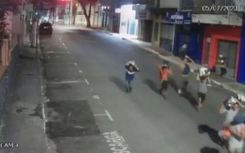 Saqueamentos e arrombamentos têm se tornado frequentes no Centro de Manaus