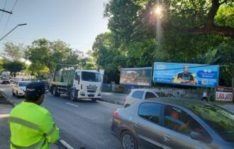 Tráfego irregular de caminhões é fiscalizado na avenida Ephigênio Salles