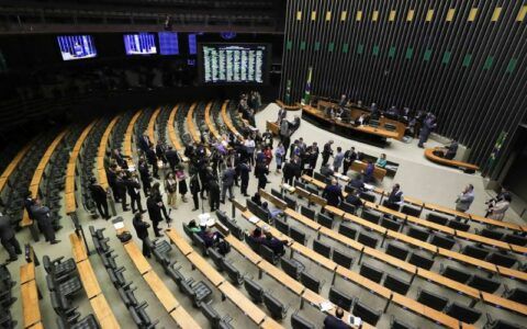 Congresso aprova R$ 15 bi para compensar perda de estados e municípios