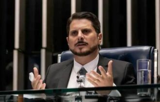 Do Val diz que trama para filmar Moraes foi falada em reunião com Bolsonaro