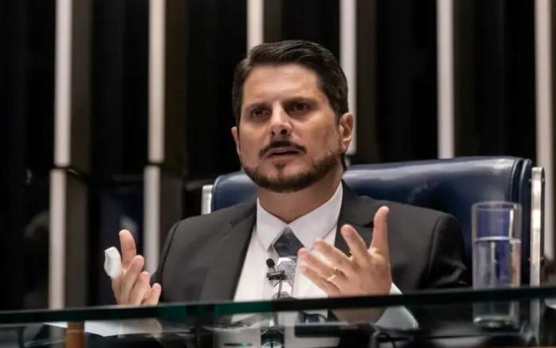 Do Val diz que trama para filmar Moraes foi falada em reunião com Bolsonaro