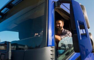 Motorista de caminhão é uma das 166 vagas de emprego ofertadas pelo Sine-AM