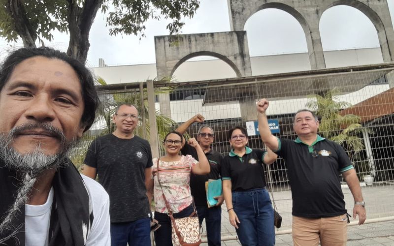 Professores de Manaus ameaçam parar se vale-alimentação for pago em cartão
