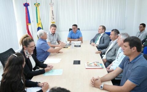 Prefeitura diz que só vai retirar flutuantes irregulares do Tarumã-Açu