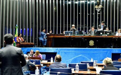 PL que proíbe vínculo empregatício entre igrejas e pastores é aprovado