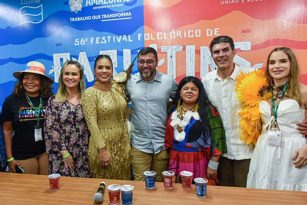 Ministras da Cultura Margarethe Menezes, dos Povos Indígenas, Sônia Guajajara e do Turismo, Daniela Carneiro no Festival de Parintins (Foto: Redes sociais/Reprodução)