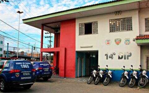 Homem é agredido a pauladas por suspeita de roubo no Mauazinho