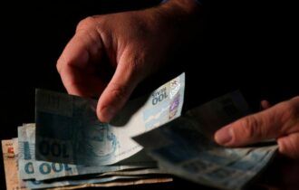 Pedido de empréstimos por brasileiros reduziu 14% em um ano