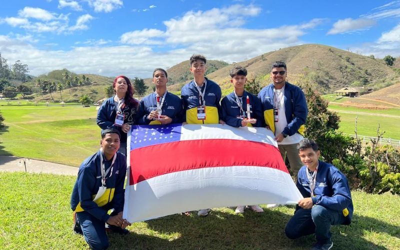 Alunos de Iranduba conquistam ouro na Mostra Brasileira de Foguetes