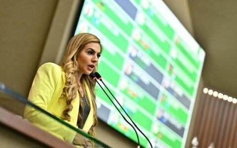 Deputada propõe PL repetido para proibir músicas vulgares nas escolas do AM