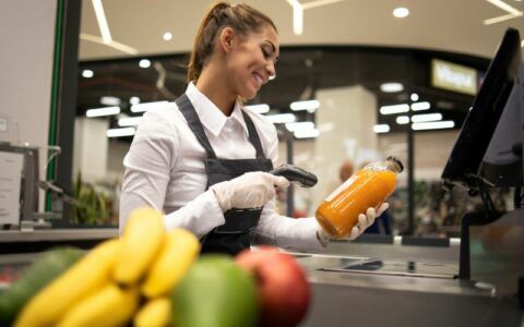 Atendente está entre as 225 vagas de emprego desta quarta-feira (16)