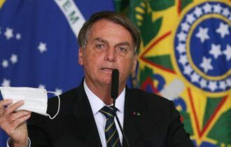 Bolsonaro paga multa de R$ 913 mil por não ter usado máscara em SP