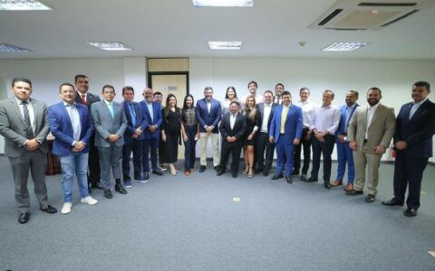 Wilson mostra supremacia ao posar com 21 deputados estaduais