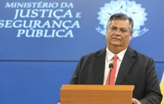 Ações erradas de militares seriam responsabilidade de Bolsonaro, diz Flávio Dino