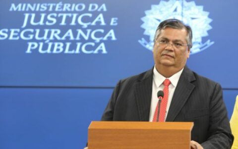 Ações erradas de militares seriam responsabilidade de Bolsonaro, diz Flávio Dino