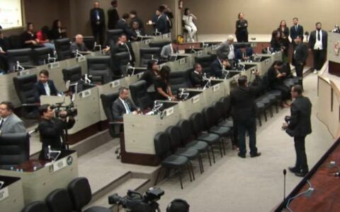 David recebe 'não' de vereadores sobre pedido de empréstimo de R$ 600 milhões