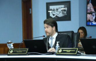 Conselheiro suspende licitação da Prefeitura de Manaus por irregularidades