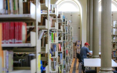 Escritores amazonenses recebem homenagem na Biblioteca Pública em Manaus