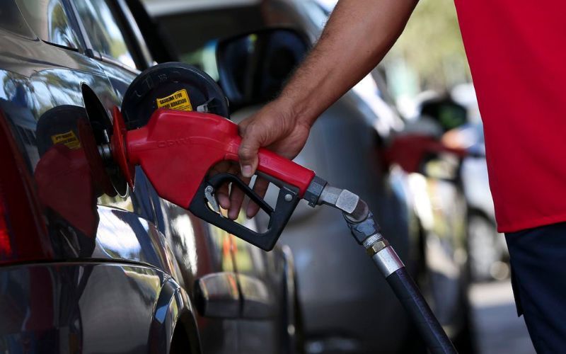 Álcool na gasolina pode aumentar para 30%, diz Alckmin