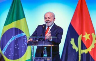 Lula sanciona reajuste do salário mínimo e correção do IR