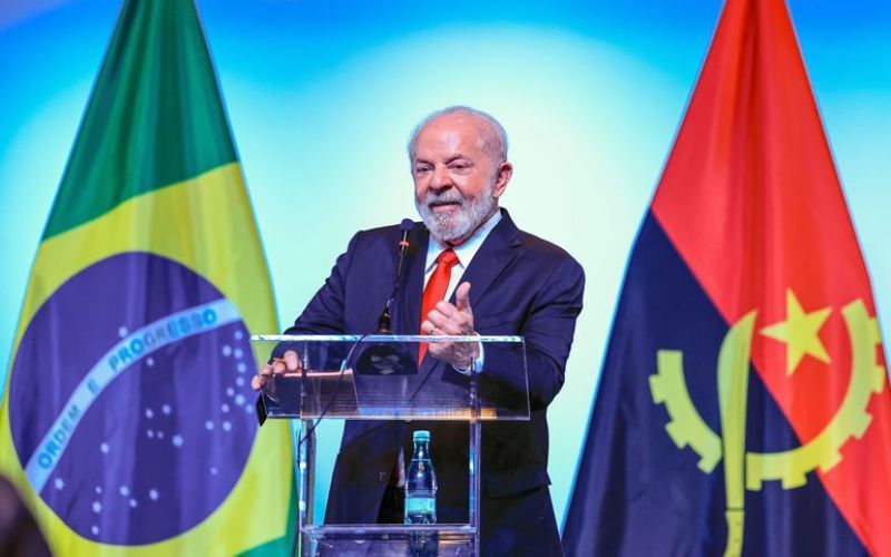 Lula sanciona reajuste do salário mínimo e correção do IR
