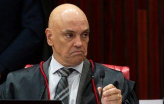 Alexandre de Moraes multa Monark por descumprir decisão