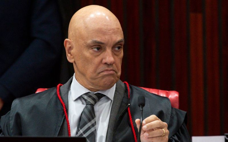Alexandre de Moraes multa Monark por descumprir decisão