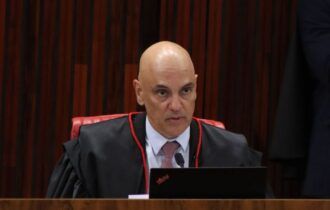 Moraes nega pedido de devolução de passaporte de Bolsonaro