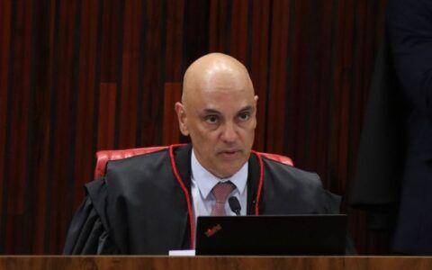 Moraes nega pedido de devolução de passaporte de Bolsonaro