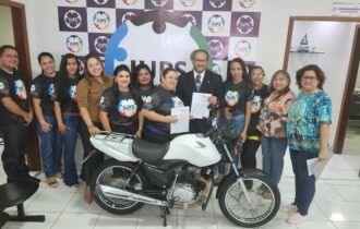 Instituição filantrópica recebe motocicleta e outros materiais da Semad