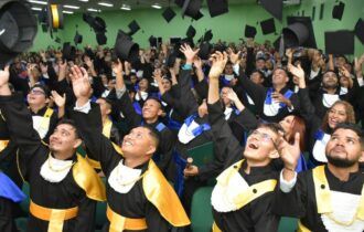 Universidade do Estado do Amazonas forma mais 72 alunos em Parintins
