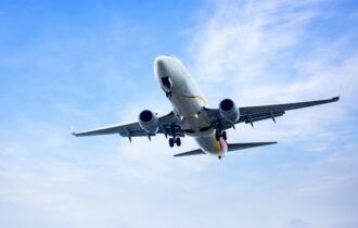 Avião perde pneu durante a decolagem nos Estados Unidos e faz pouso de emergência