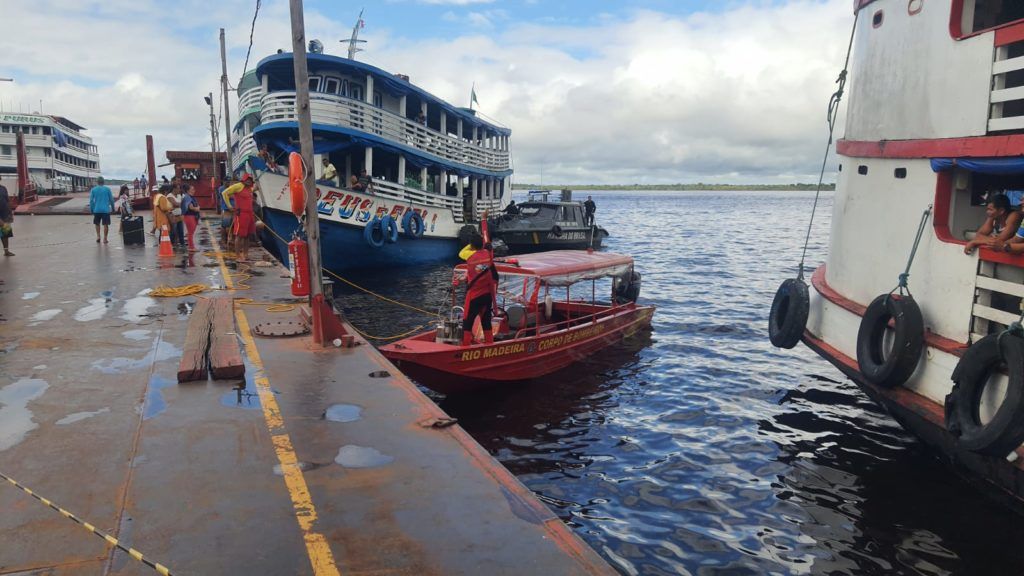 Porto de Manaus contrata mergulhadores para reforçar buscas por trabalhador