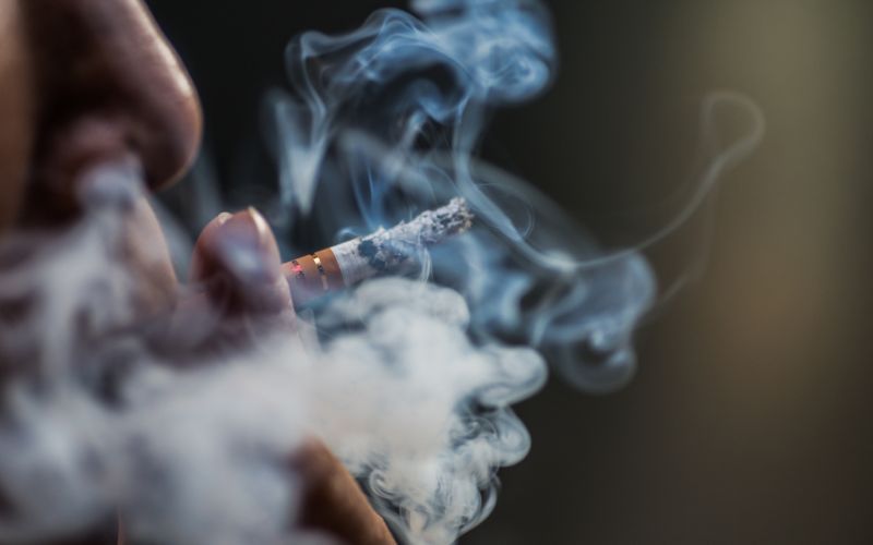 Fumo é a maior causa de câncer de pulmão, afirmam especialistas