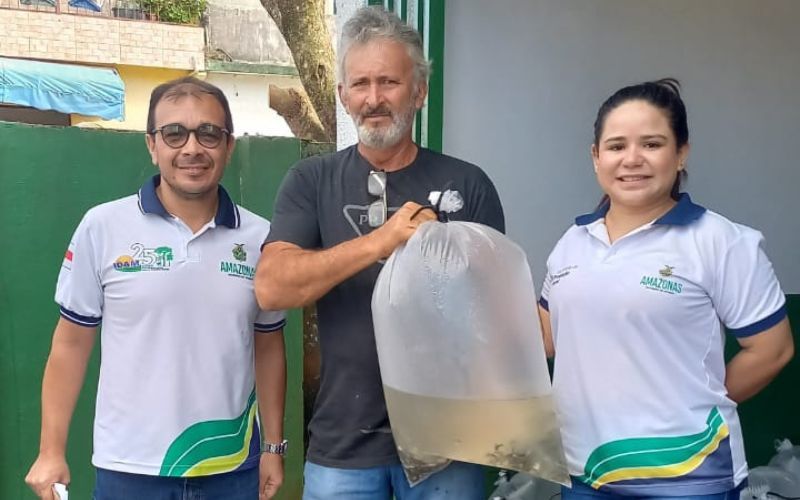 40 mil alevinos de tambaqui são entregues a piscicultores de Manacapuru