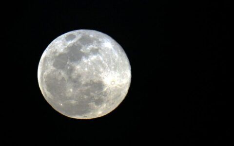 Superlua azul: lua mais brilhante do ano ocorrerá nesta quarta-feira (30)