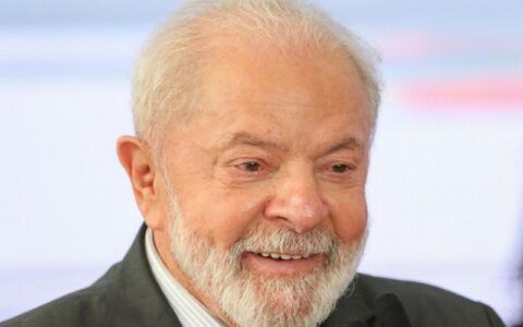 Lula recebe alta hospitalar três dias após cirurgia nos quadris