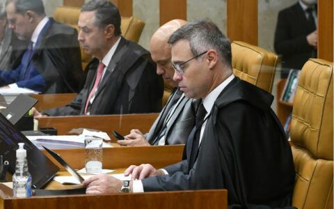 STF aprova aumento salarial de ministros para R$ 44 mil